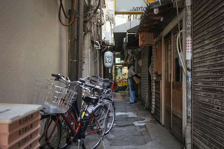路地と自転車