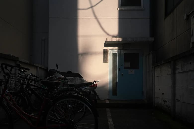 壁に落ちる光