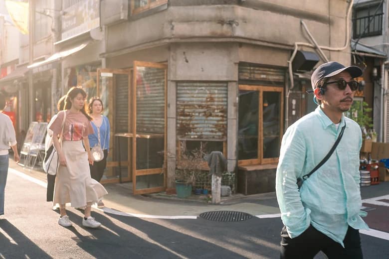 街を渡る人たち